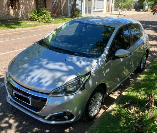 Peugeot 208 1.2t Allure 5p