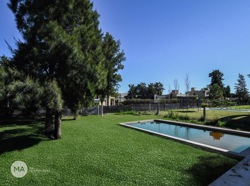 Casa 3 Dormitorios En Venta, Jardín, Piscina - Palos Verdes - Fisherton Rosario