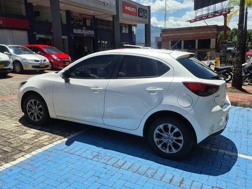 Mazda 2 1.5 Touring At 4x2