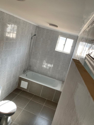 Excelente Casa , Remodelada , 3 Dormitorios , 2 Baños .