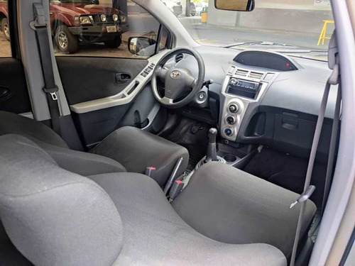 Imagen 10 de 14 de Toyota Yaris 2007 4x2 Sincrónico