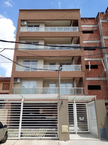 Imagen 1 de 14 de Depto De 2 Amb Al Frente A Estrenar - Cochera Cub Opcional