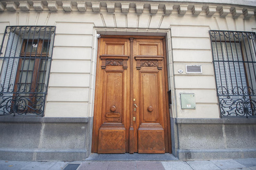 Departamento De 4 Ambientes En Edificio Histórico En Congreso