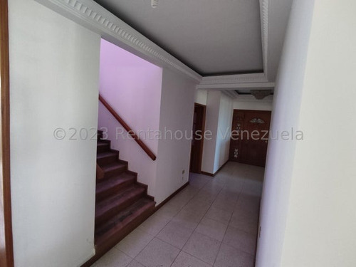 Apartamento En Venta Al Este De Barquisimeto  R E F  2 - 3 - 2 - 0 - 5 - 1 - 5  Mehilyn Perez 