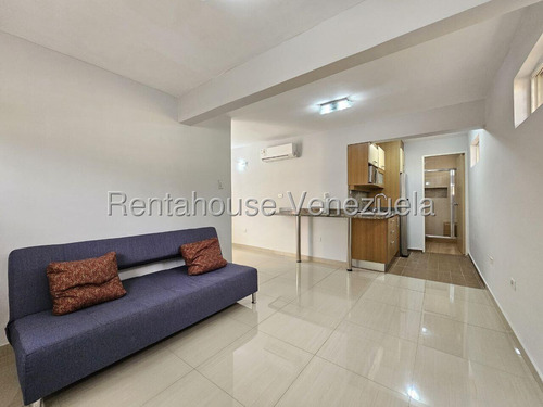 V Preciosa Casa En Venta En Lomas De Chuao, Con Anexo!