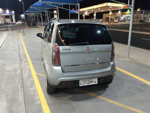Fiat Idea Essence 1.6 16 V 5 Portas