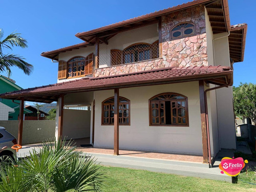Imagem 2 de 30 de Linda Casa Em Estilo Colonial Com 6 Dormitórios (suíte Master) À Venda, 240 M² Por R$ 1.200.000 - Campeche - Florianópolis/sc - Sc - Ca0119_feelin
