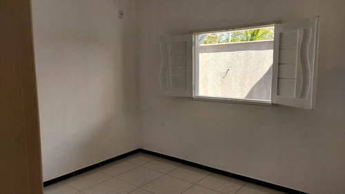 Casa De Esquina Com 3 Quartos (uma Suíte) E 2 Banheiros