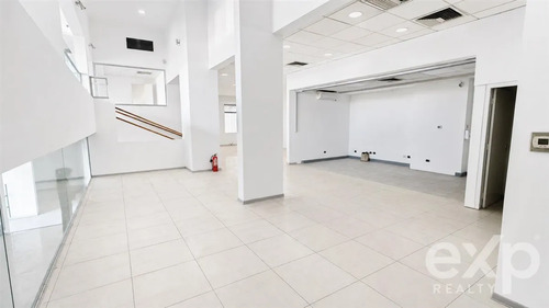 Arriendo Edificio Comercial En Cuevas Con Astorga