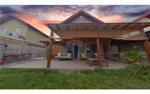 Acogedora Casa Aislada, 2 Pisos, Calle Tranquila, 3d; 3b, 2e