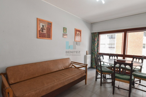 A Metros De Los Dedos Y Próximo A Gorlero. Apartamento De 1 Dormitorio.- Ref: 8636