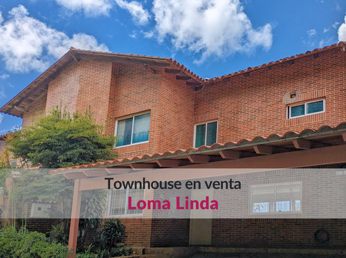 Townhouse Casa En Venta En Loma Linda. Posee Terraza Con Vista