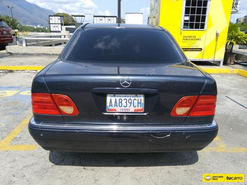 Mercedes Benz E-310 Automático