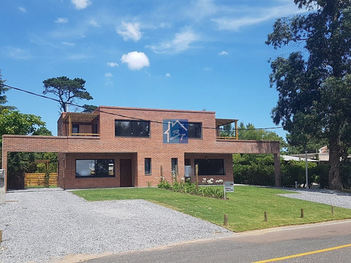 Casa En Propiedad Horizontal A Estrenar En Pinares, 3 Dormitorios Y Parrillero- Ref: 643