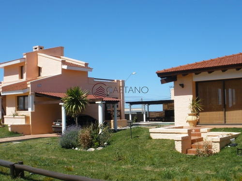 Estupenda Esquina, Vista Al Mar, En Lote De Doble Con 4 Dormitorios Suite La Mejor Barbacoa De Manantiales Piscina Y Jacuzzi Exterior, 4 Cuartos- Ref: 2214
