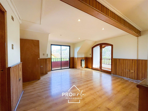 Casa En Venta De 5 Dorm. En Las Condes