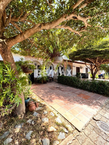 Hermosa Casa Espaciosa, Conjunto Privado, Guatamare, Isla De Margarita, Nueva Esparta - Cod. 0748