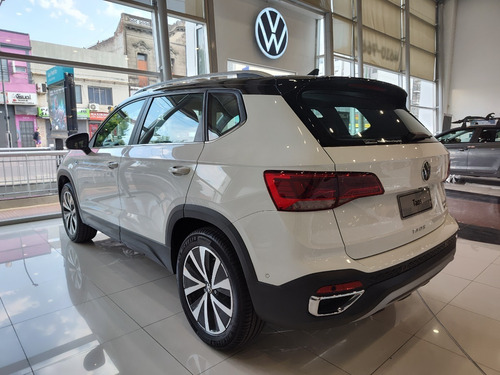 Imagen 5 de 25 de Volkswagen Taos Highline 250 Bitono Autotag My23 Autotag 0km