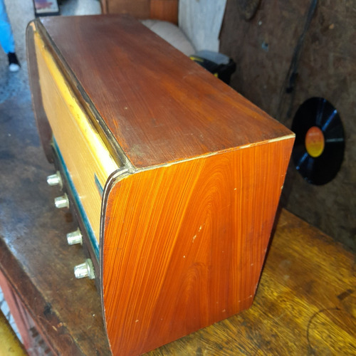 Imagem 3 de 10 de Rádio Madeira Antigo Montreal Não Funciona Decorativo