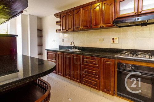 Imagen 5 de 17 de Vendo Casa En Castropol, El Poblado, Medellín.