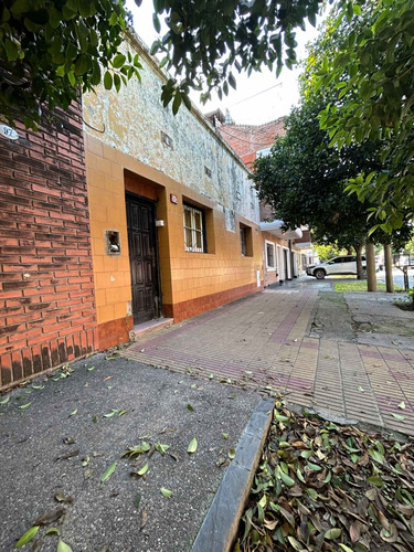 Casa En Venta  2 Dormitorios A Refaccionar