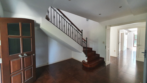 Imagen 2 de 30 de Venta Excelente Casa En Cumbres De Carrasco