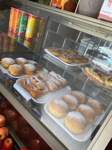 Variedad De Pan, Dulces Y Empanadas