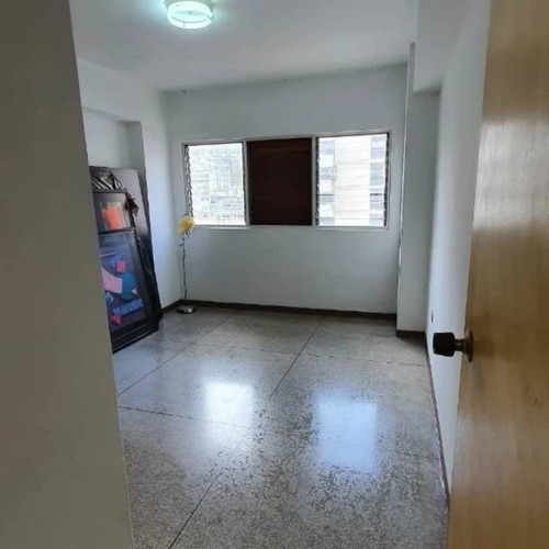 Bello Apartamento De 86 Mtrs2 Con 4 Habitaciones Y 2 Baños Se Vende Ubicado En La Candelaria - Av Universidad
