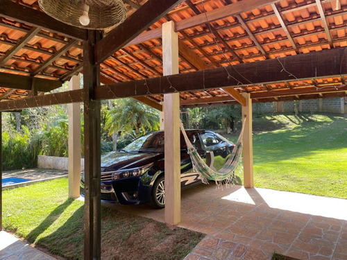 Linda Chácara Com Muito Verde