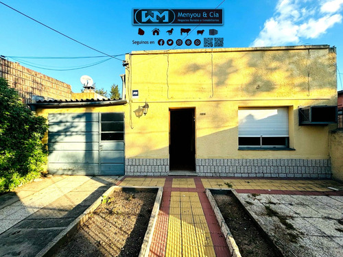 Alquiler Casa San José De Mayo En Centro 2 Dormitorios Cochera Abierta Y Cerrada Con Patio Verde Y Barbacoa Inmobiliaria Menyou