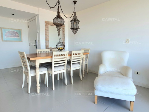 Imagen 4 de 19 de Venta Departamento Primera Línea Dos Dormitorios Y Dependencia De Servicio En Playa Mansa Punta Del Este - Punta Del Este Mansa