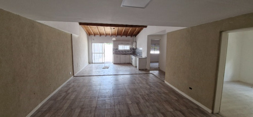 Casa Con Departamento En Venta En Barrio Sarmiento