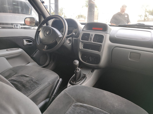 Renault Clio 1.0 16v Privilège Hi-flex 5p