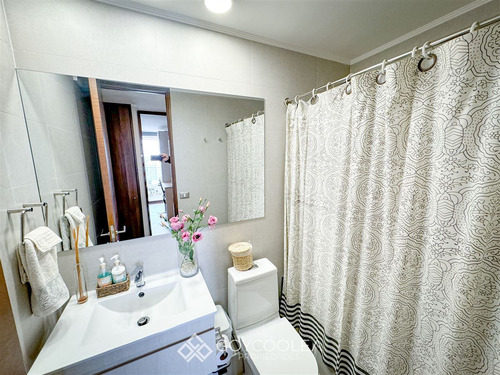 Departamento En Venta De 2 Dorm. En Lo Barnechea