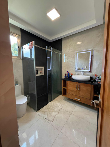Moderna Casa En Venta En Gurabo