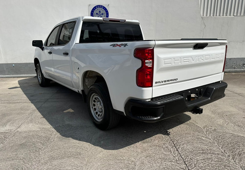 Chevrolet Silverado 4.3 V6 1500 WT Doble Cabina 4x2 At