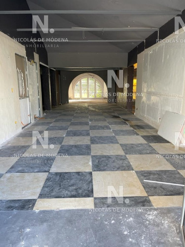 Local Comercial En Plena Península, Oportunidad Real- Ref: 5016