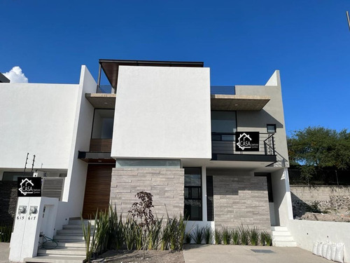 Estrena Casa En Lomas De Juriquilla, 4 Recamaras, Una En Pb, 4 Baños, Jardín