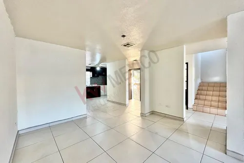 Renta Casa En Excelente Ubicación Jardines Del Lago, $ 14,500.00 Pesos Mensuales