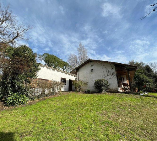 Casa Quinta De 3 Ambientes Con Piscina Sobre Gran Lote En Sierras De Los Padres/ La Peregrina