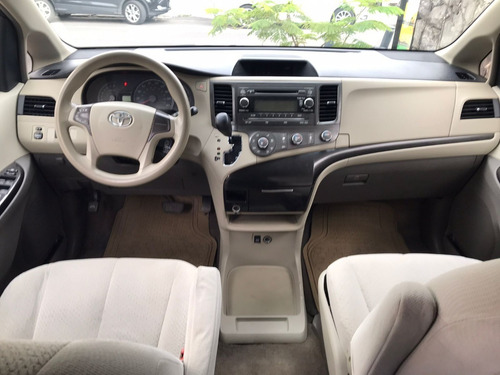 Imagen 5 de 11 de Toyota Sienna Le 2012