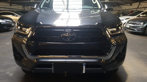 Imagen 15 de 15 de Toyota Hilux 4x4 Dc Srx 2.8 6 Att 204cv Automat Linea Nueva