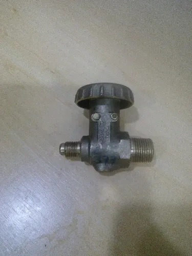 Imagen 2 de 2 de Llave De Paso De 1/4 Flare 3/8 Mnpt De Bronce