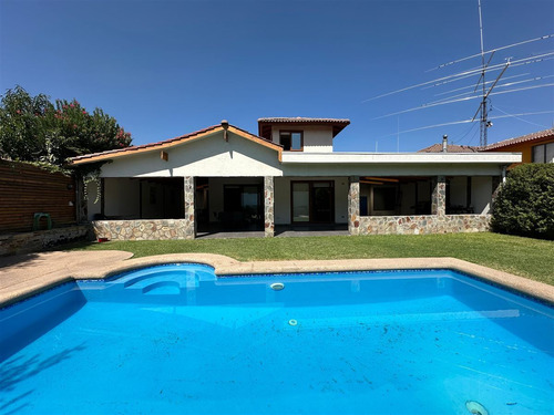 Casa Completamente Remodelada, Inmejorable Ubicación