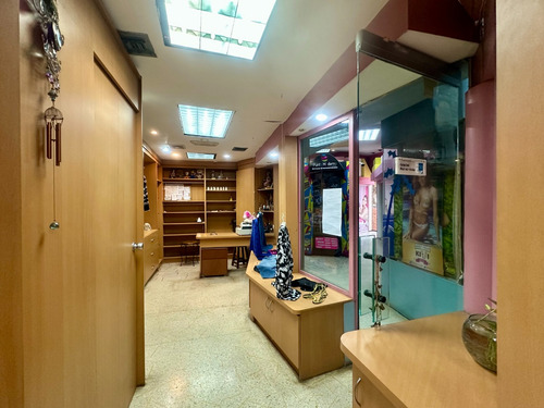 Se Alquila Local 56 Mts En El Comercial En El Centro Comercial Concresa Vi Mls 25-17961