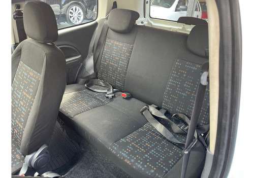 Fiat Uno Uno Vivace 1.0 8V (Flex) 2p