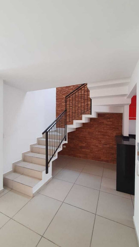 Casa En Venta En Paseos Del Bosque, 3 Recámaras, 2.5 Baños, Gran Ubicación !!