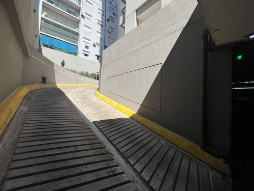 Cochera En Edificio De Categoria, En Caballito