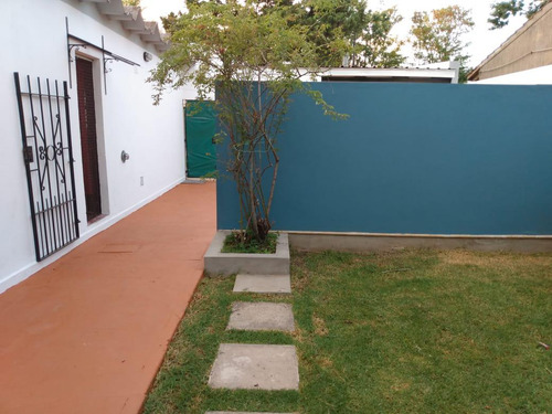 Casa En Venta - 3 Dormitorios 3 Baños - 600mts2 - Manuel B. Gonnet, La Plata