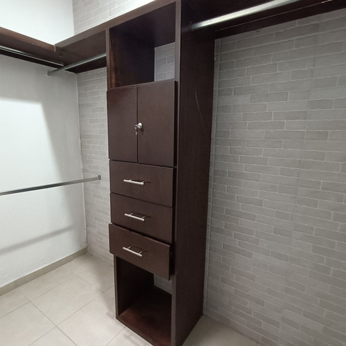 Casa En Venta En Residencial Las Moras, De Una Planta Con Doble Altura La Tijera